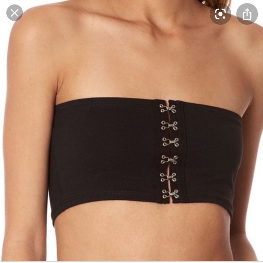 LF “Emma and Sam” Black crop top